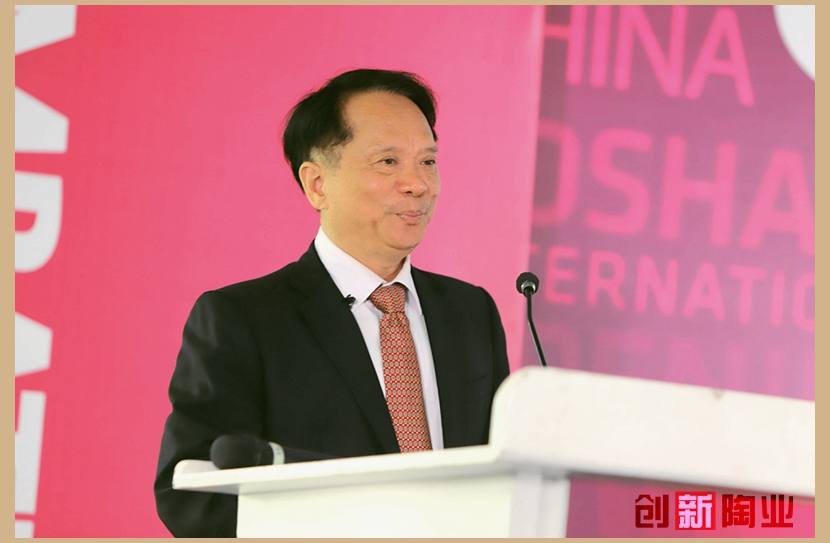佛山中國陶瓷城集團(tuán)有限公司董事長、廣東東鵬控股股份有限公司董事長何新明.jpg