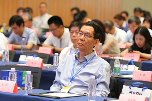 廣東陶瓷協(xié)會(huì)名譽(yù)會(huì)長(zhǎng)吳一岳.jpg